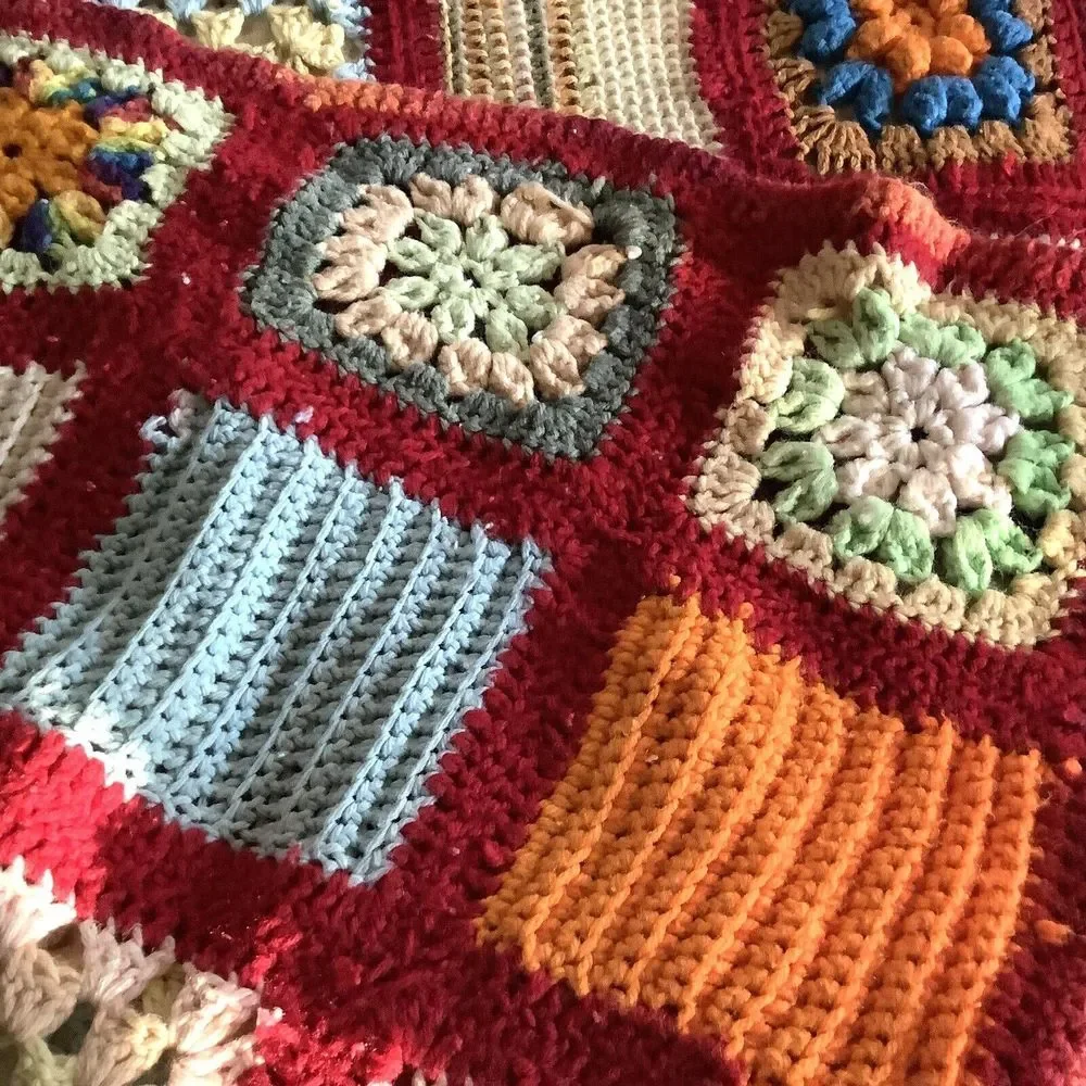 Granny‎ Square Afghan Blanket Throw Crochet Red Multi Color 84x35 in Vintage